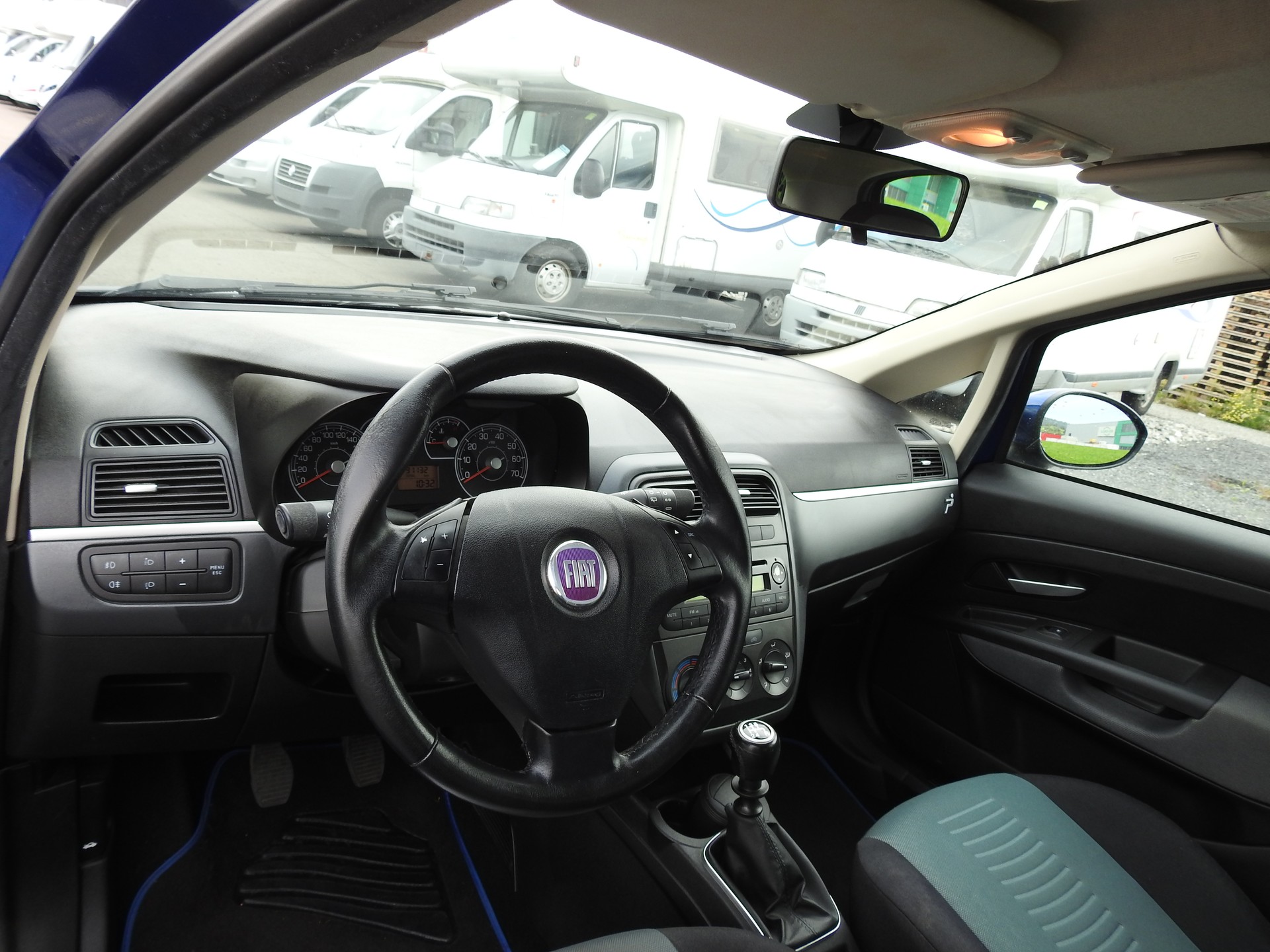 FIAT Punto 1.4 Emotion-image-11