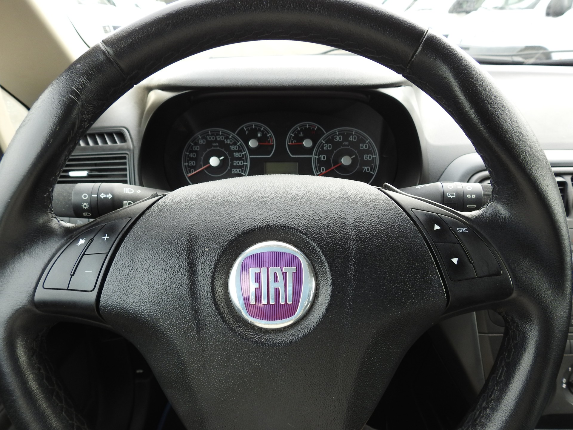 FIAT Punto 1.4 Emotion-image-25