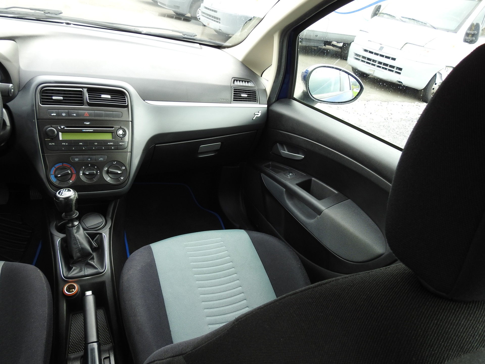 FIAT Punto 1.4 Emotion-image-17