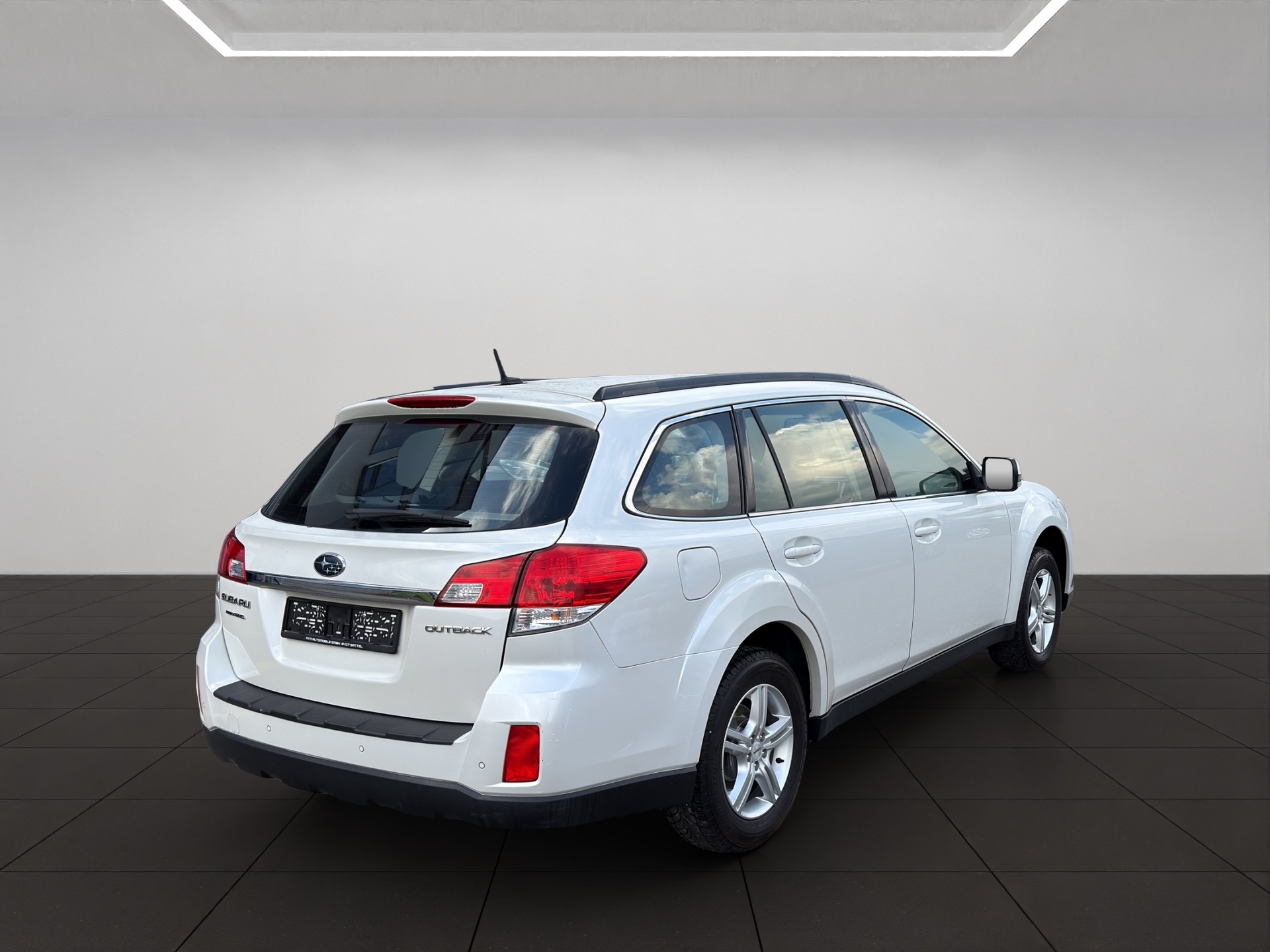 SUBARU Outback 2.5i Swiss AWD Lineartronic-image-4