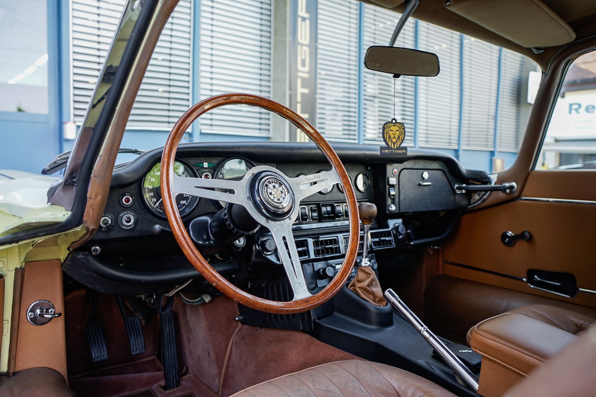 JAGUAR E-Type V12 2+2 III-image-10