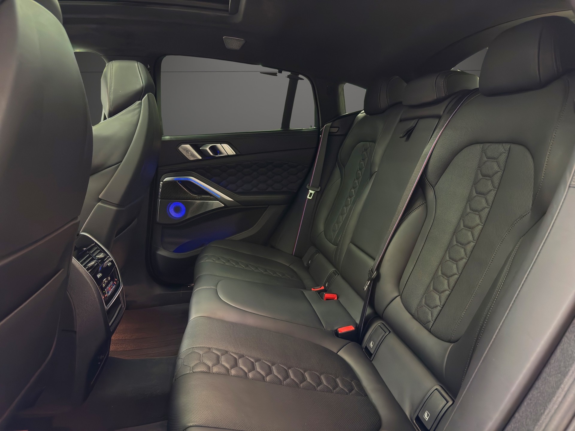 BMW X6M Steptronic M Competition-image-15