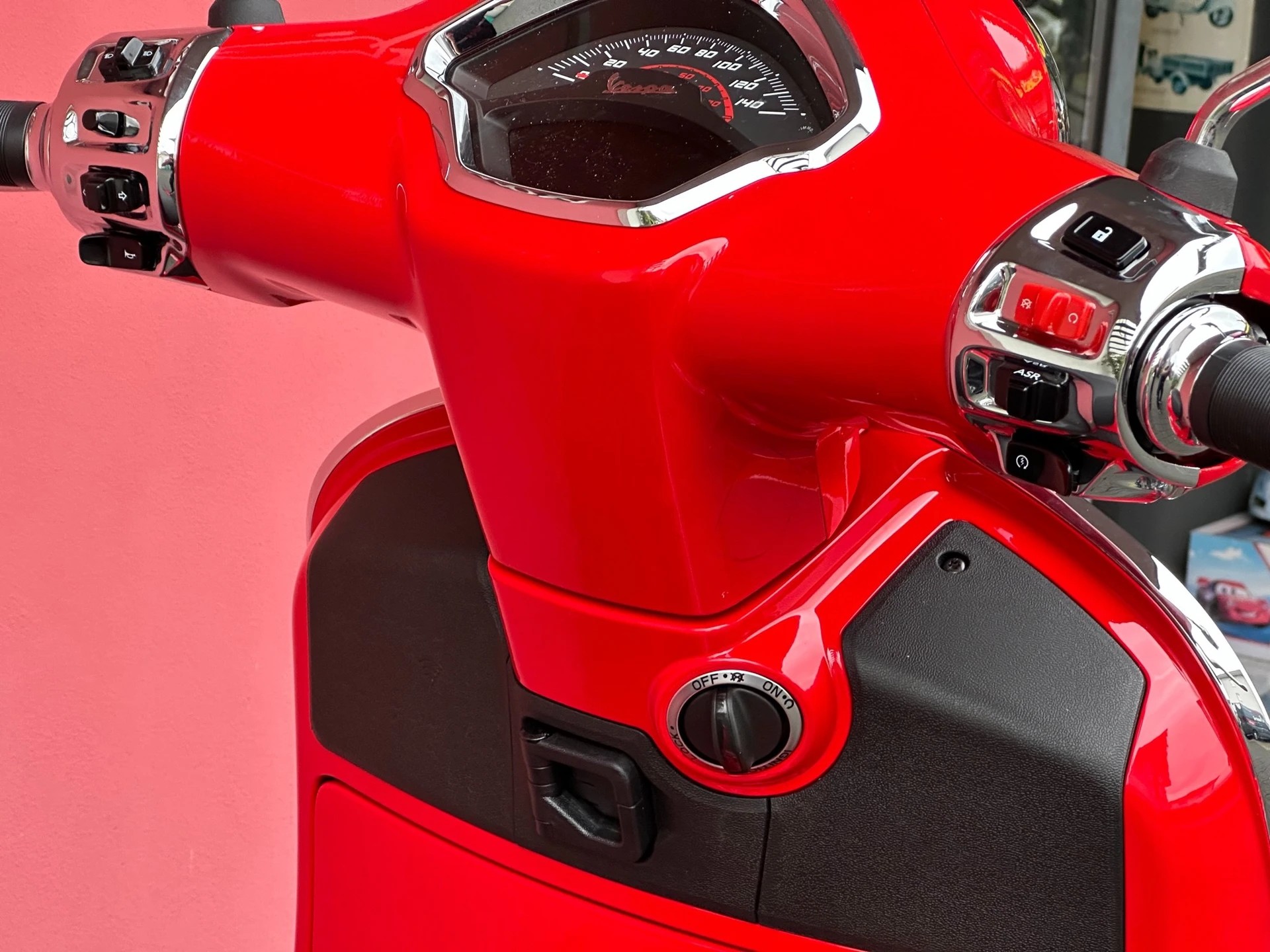 PIAGGIO Vespa GTS 125 Super RST Euro 5+-image-7