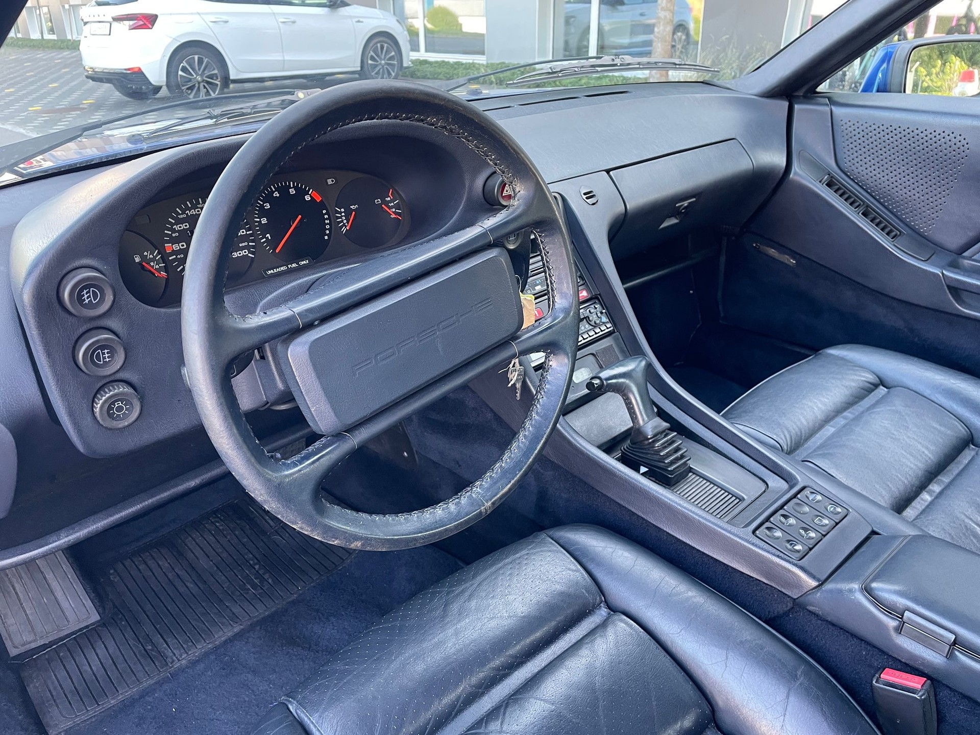 PORSCHE 928 S4-image-6