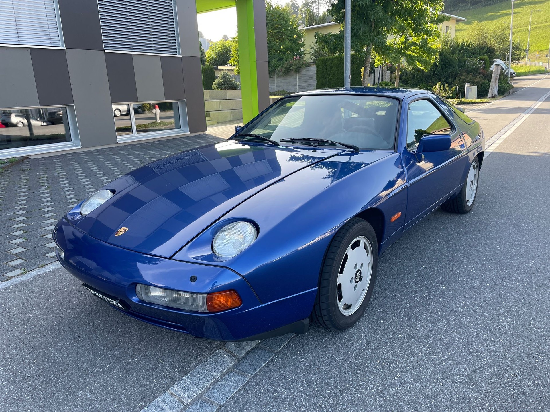 PORSCHE 928 S4-image-1