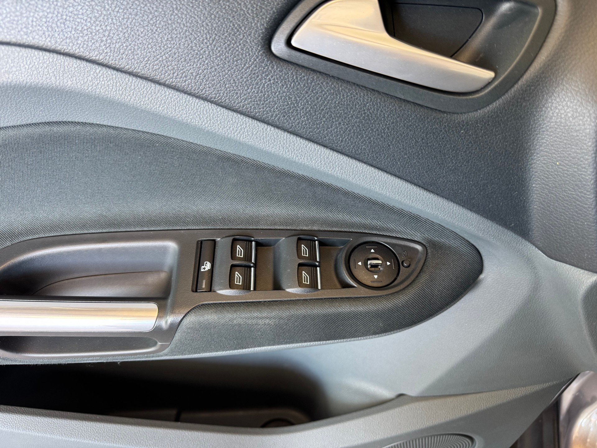 FORD Grand C-Max 1.6 TDCi Titanium-image-17