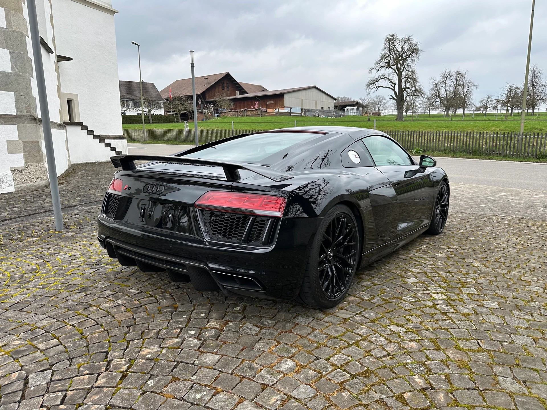 AUDI R8 Coupé 5.2 plus S-Tronic / Frisch ab MFK / Ohne OPF / 36 Monate Garantie exkl. / Keramik / Bang & Olufsen-image-4