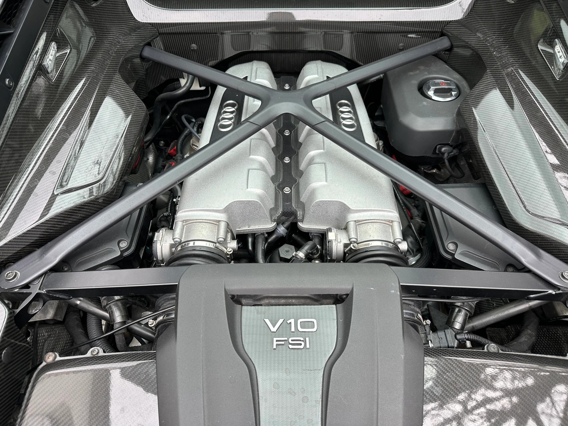 AUDI R8 Coupé 5.2 plus S-Tronic / Frisch ab MFK / Ohne OPF / 36 Monate Garantie exkl. / Keramik / Bang & Olufsen-image-12
