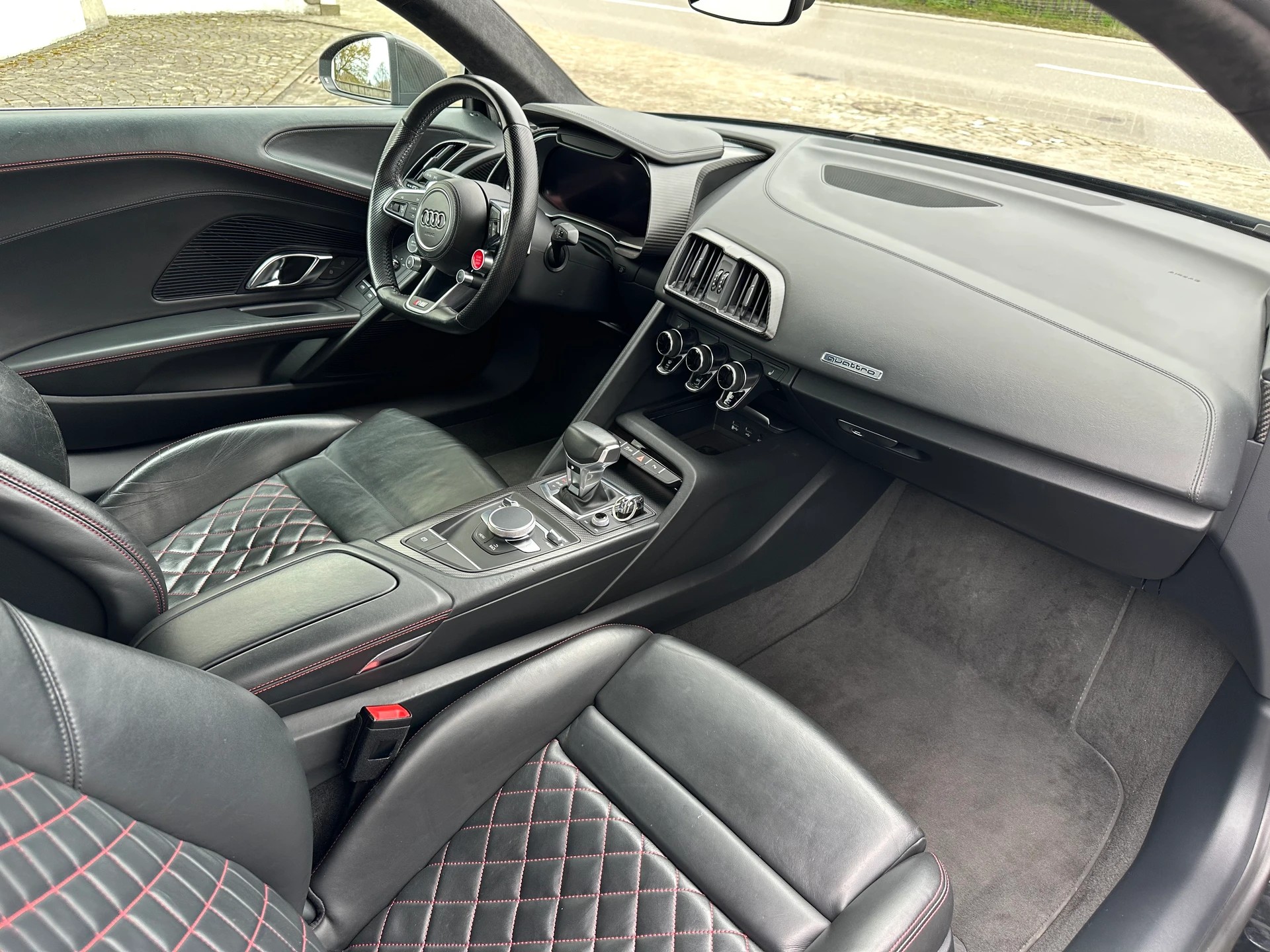 AUDI R8 Coupé 5.2 plus S-Tronic / Frisch ab MFK / Ohne OPF / 36 Monate Garantie exkl. / Keramik / Bang & Olufsen-image-10