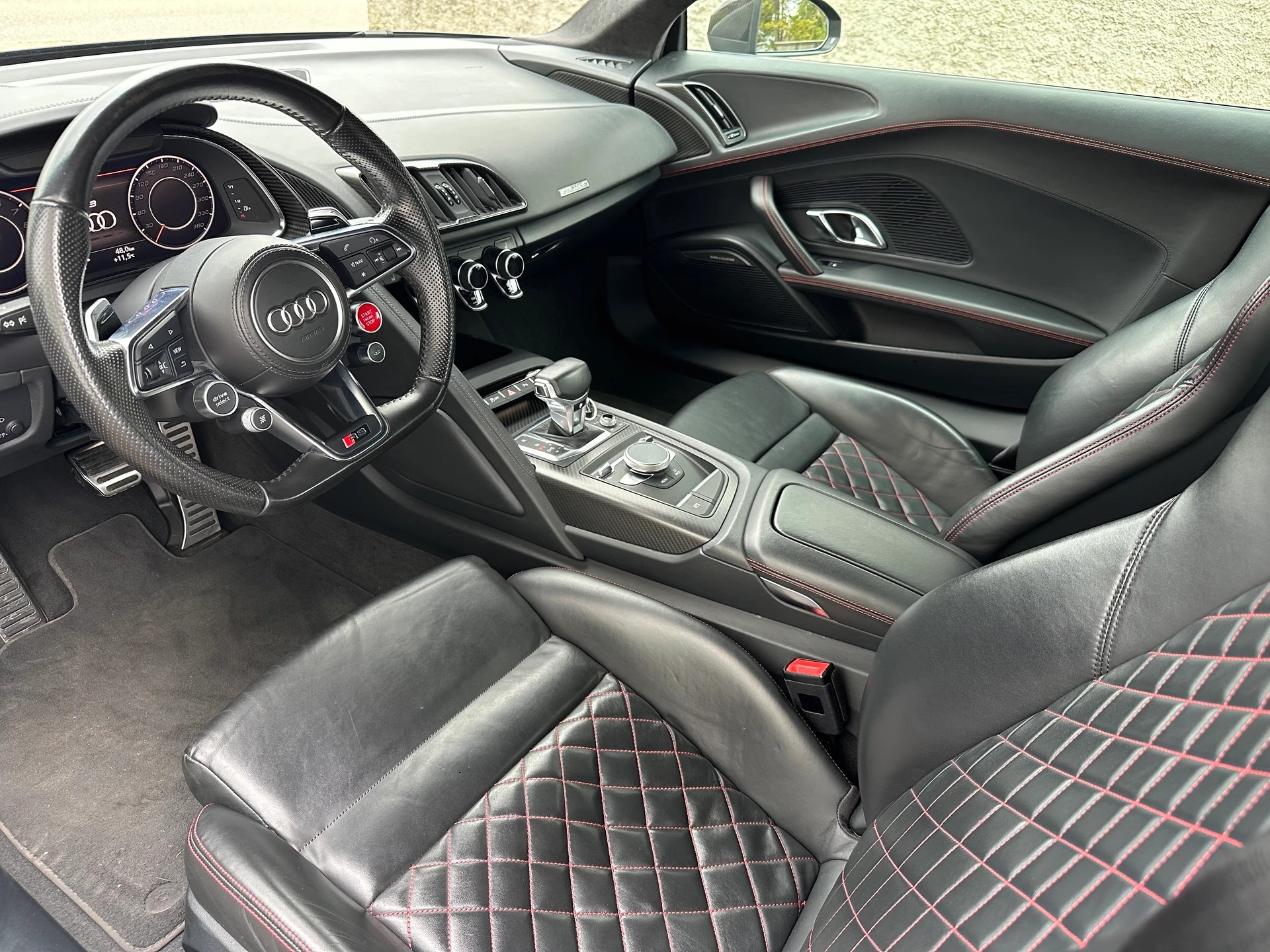 AUDI R8 Coupé 5.2 plus S-Tronic / Frisch ab MFK / Ohne OPF / 36 Monate Garantie exkl. / Keramik / Bang & Olufsen-image-9
