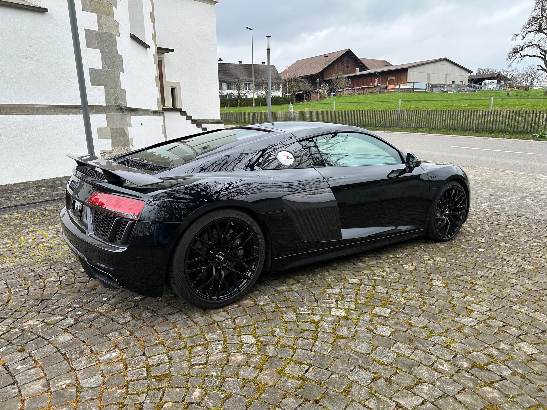 AUDI R8 Coupé 5.2 plus S-Tronic / Frisch ab MFK / Ohne OPF / 36 Monate Garantie exkl. / Keramik / Bang & Olufsen-image-3