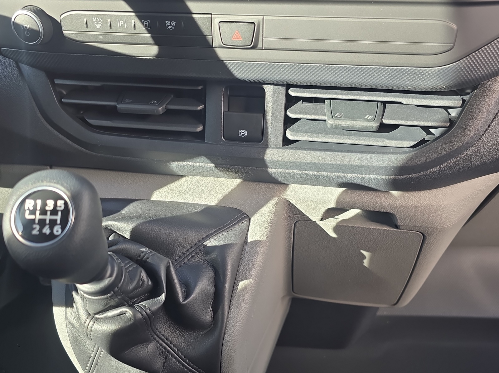 FORD Transit Custom Van 320 L2 2.0 EcoBl-image-9