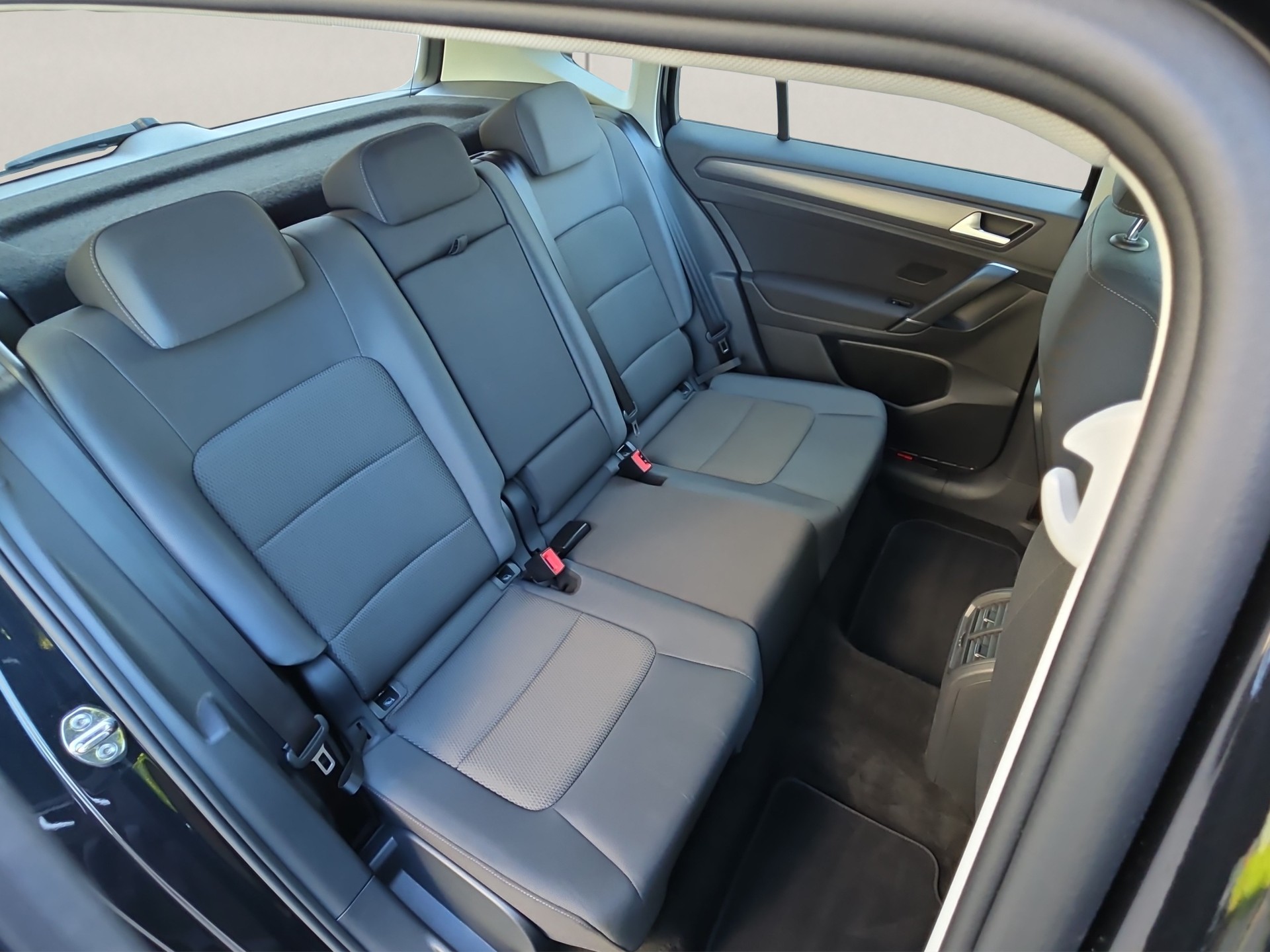 VW Golf Sportsvan 1.6 TDI Comfortline DSG-image-5