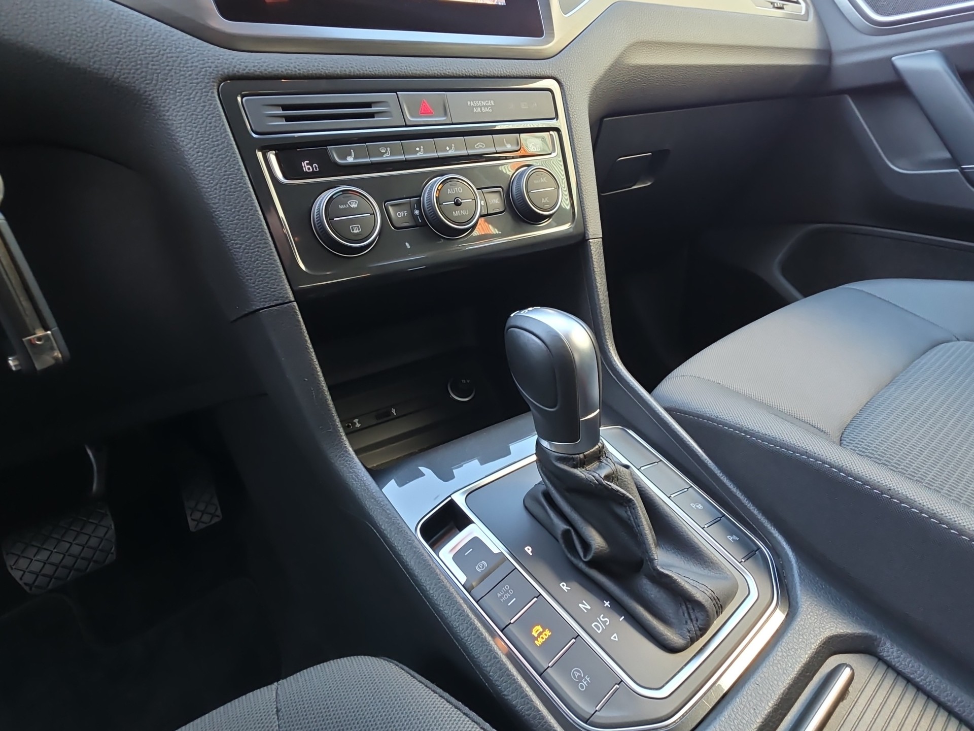 VW Golf Sportsvan 1.6 TDI Comfortline DSG-image-14