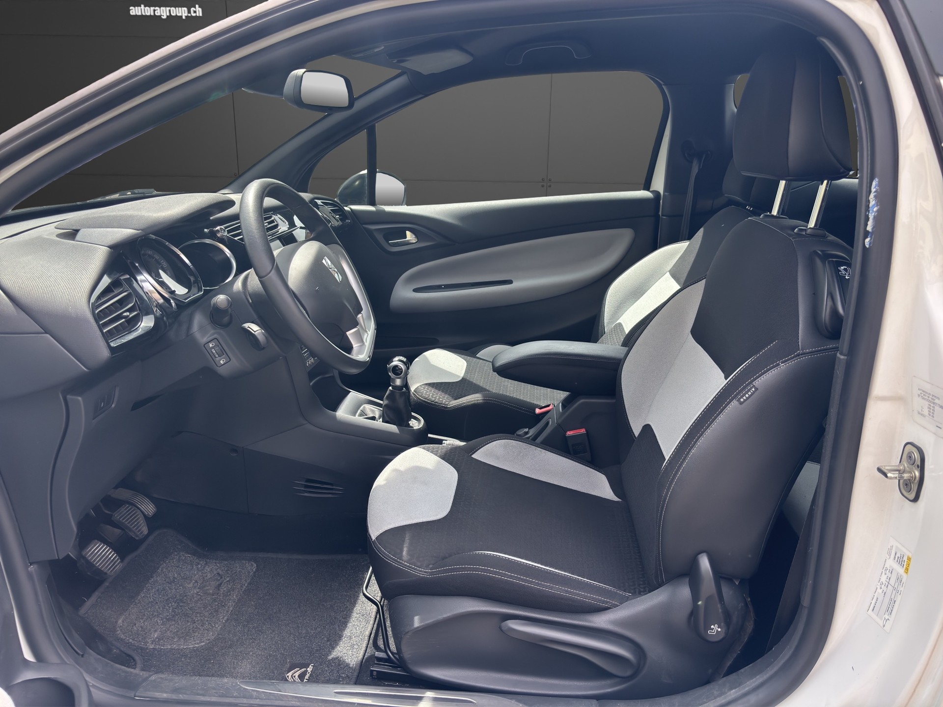 DS AUTOMOBILES DS3 1.2 VTi Chic-image-15