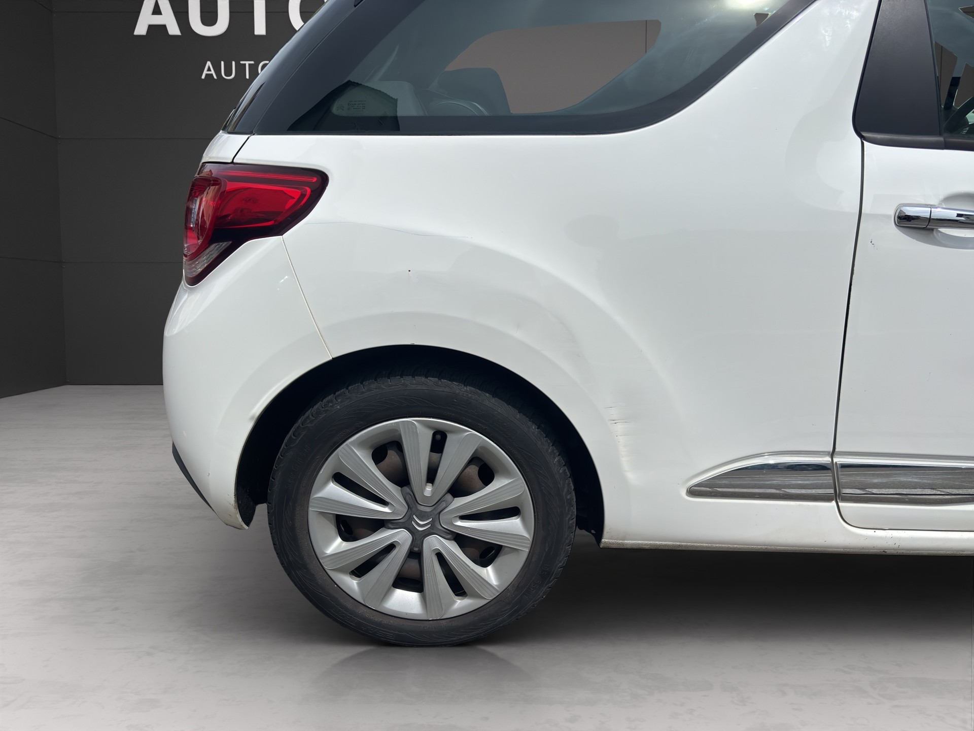 DS AUTOMOBILES DS3 1.2 VTi Chic-image-9