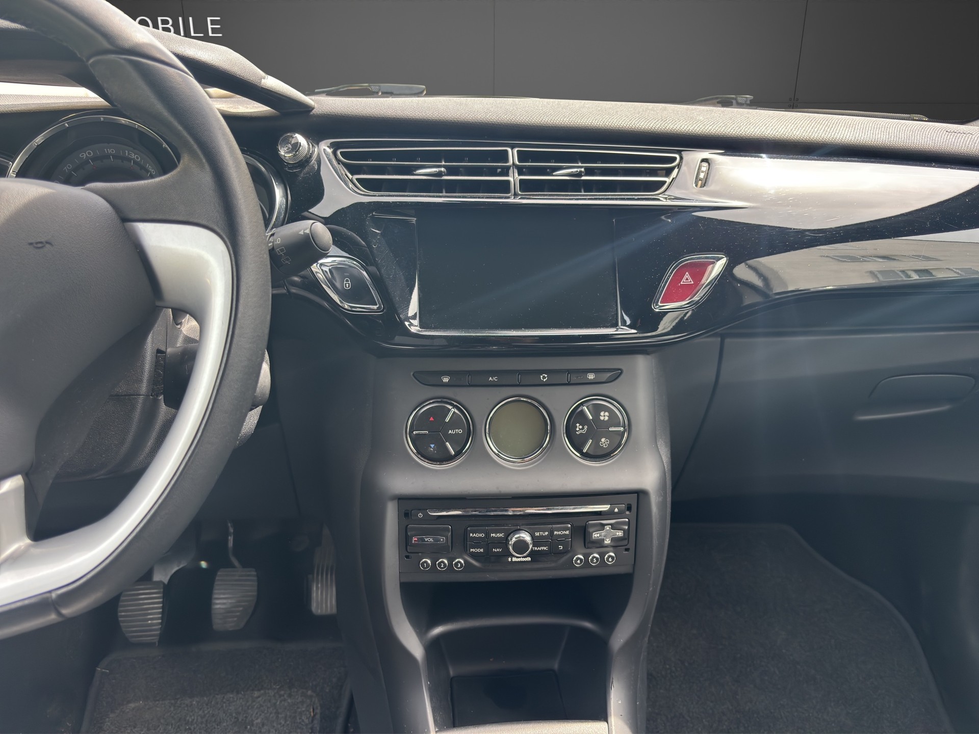 DS AUTOMOBILES DS3 1.2 VTi Chic-image-13