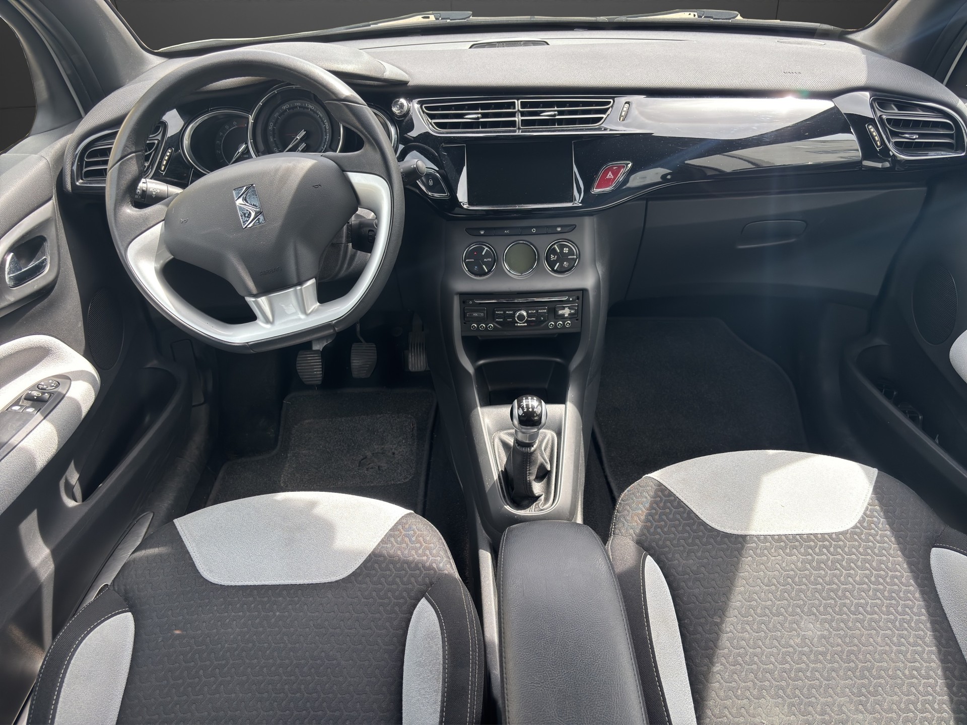 DS AUTOMOBILES DS3 1.2 VTi Chic-image-11