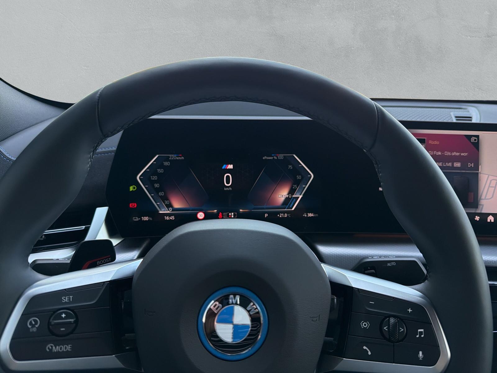 BMW iX2 30 M Sport xDrive U10 (CH) AHK ** Leasing à 0.9% ** Roues hiver incluse **-image-18
