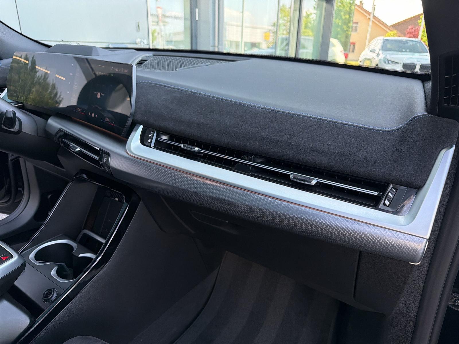 BMW iX2 30 M Sport xDrive U10 (CH) AHK ** Leasing à 0.9% ** Roues hiver incluse **-image-24
