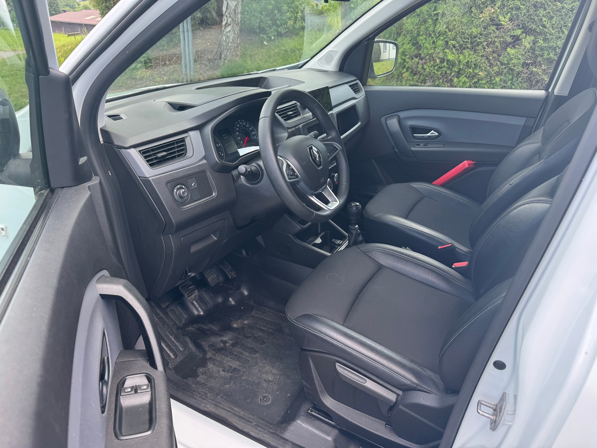 RENAULT Express 1.5 Blue dCi 95 Advance-image-12