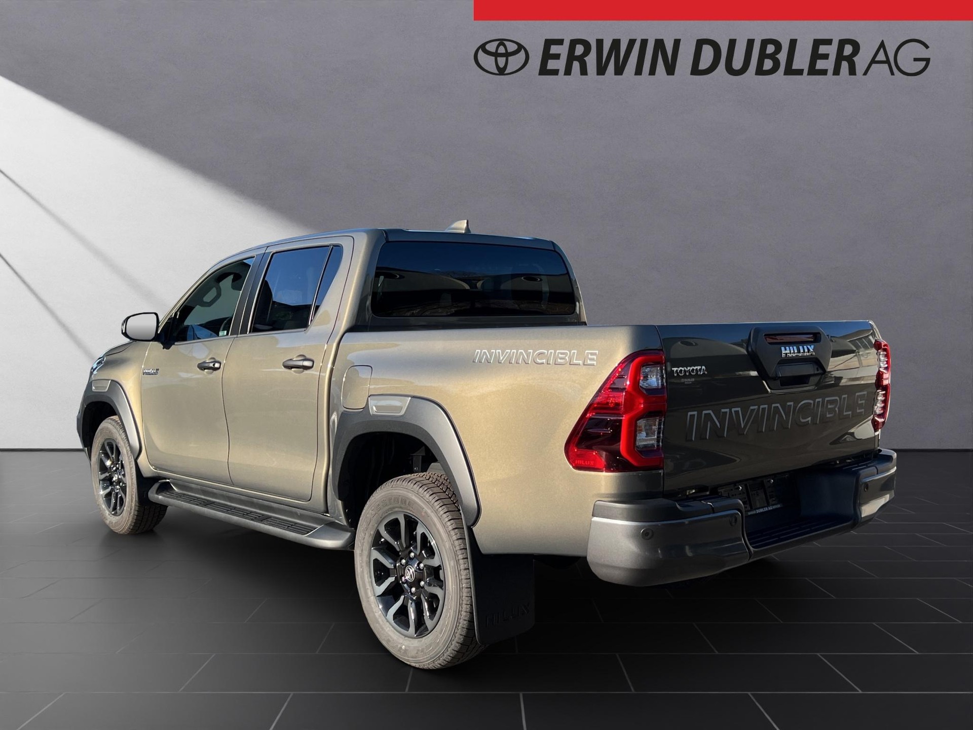 TOYOTA Hilux Double Cab.-Pick-up 2.8 D-4D MHEV 204 Invincible-image-2