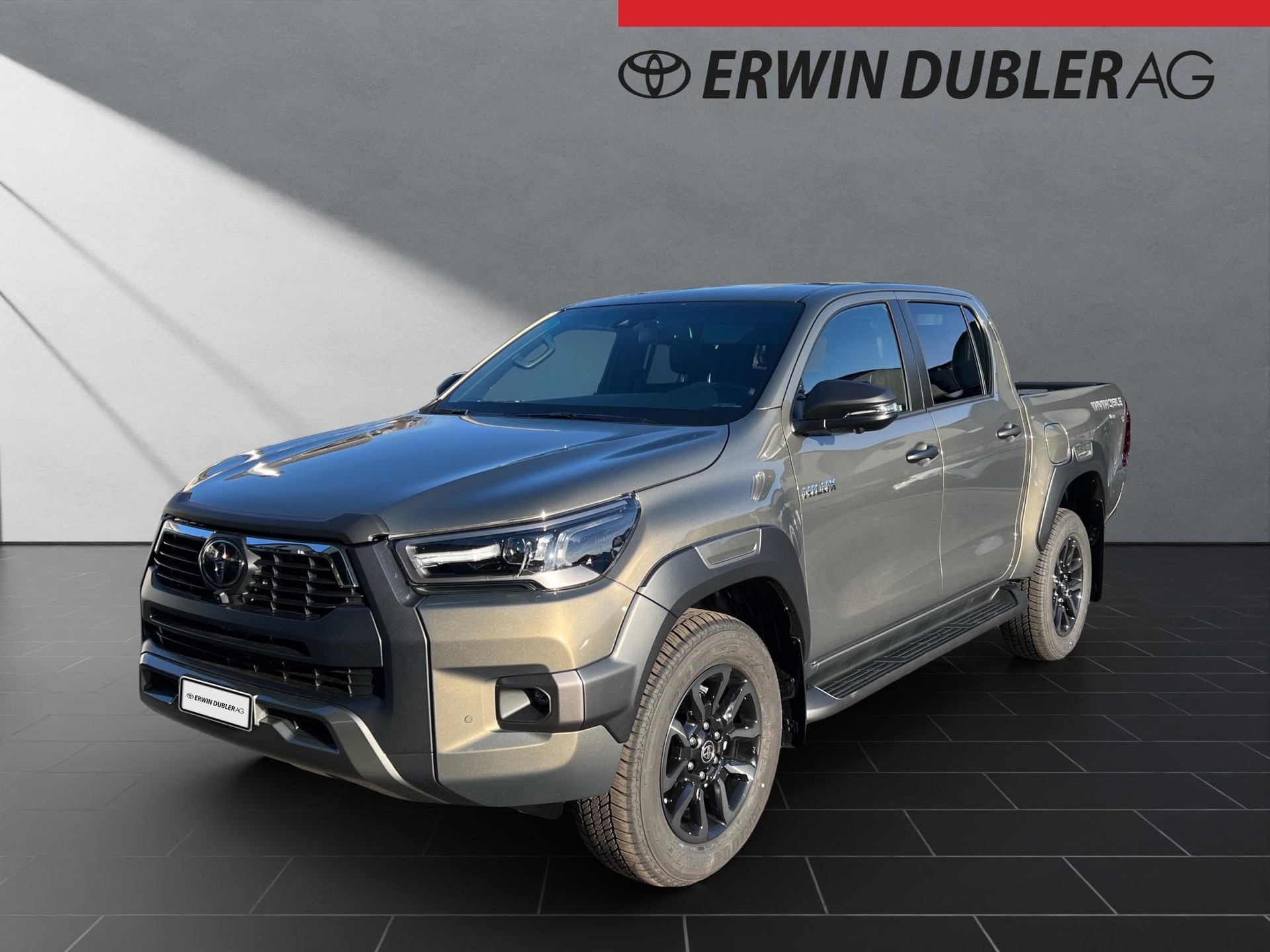 TOYOTA Hilux Double Cab.-Pick-up 2.8 D-4D MHEV 204 Invincible-image-0
