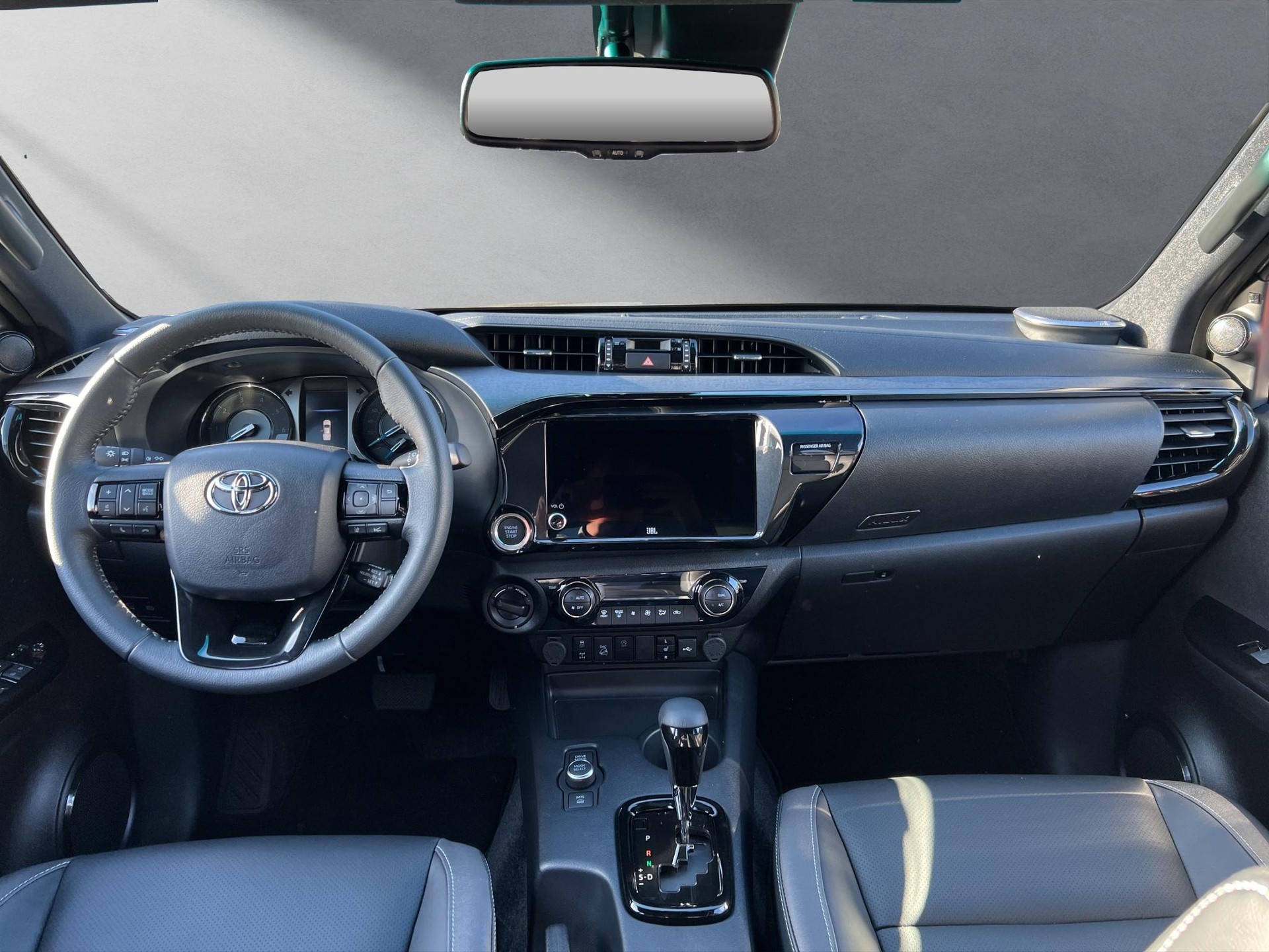TOYOTA Hilux Double Cab.-Pick-up 2.8 D-4D MHEV 204 Invincible-image-3