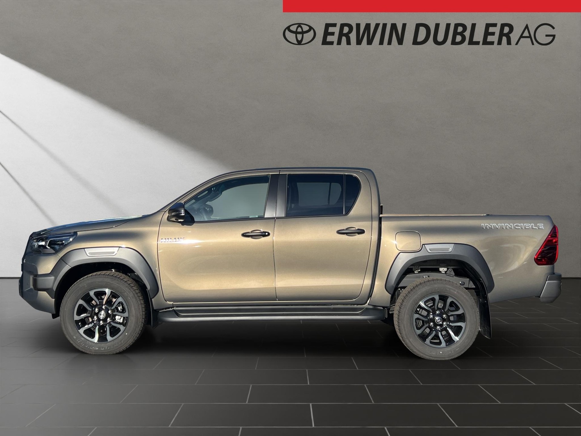 TOYOTA Hilux Double Cab.-Pick-up 2.8 D-4D MHEV 204 Invincible-image-1