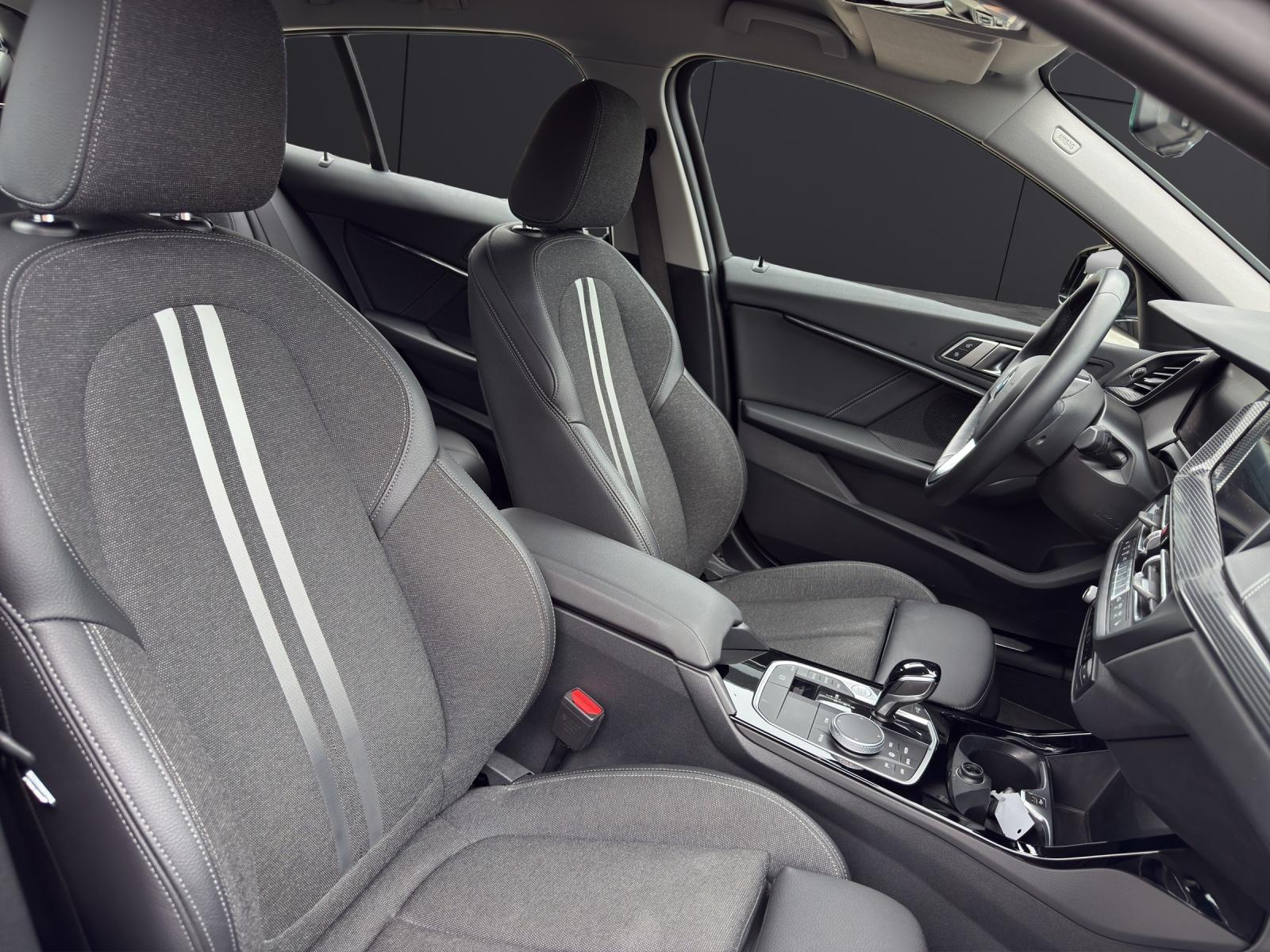 BMW 118i-image-10