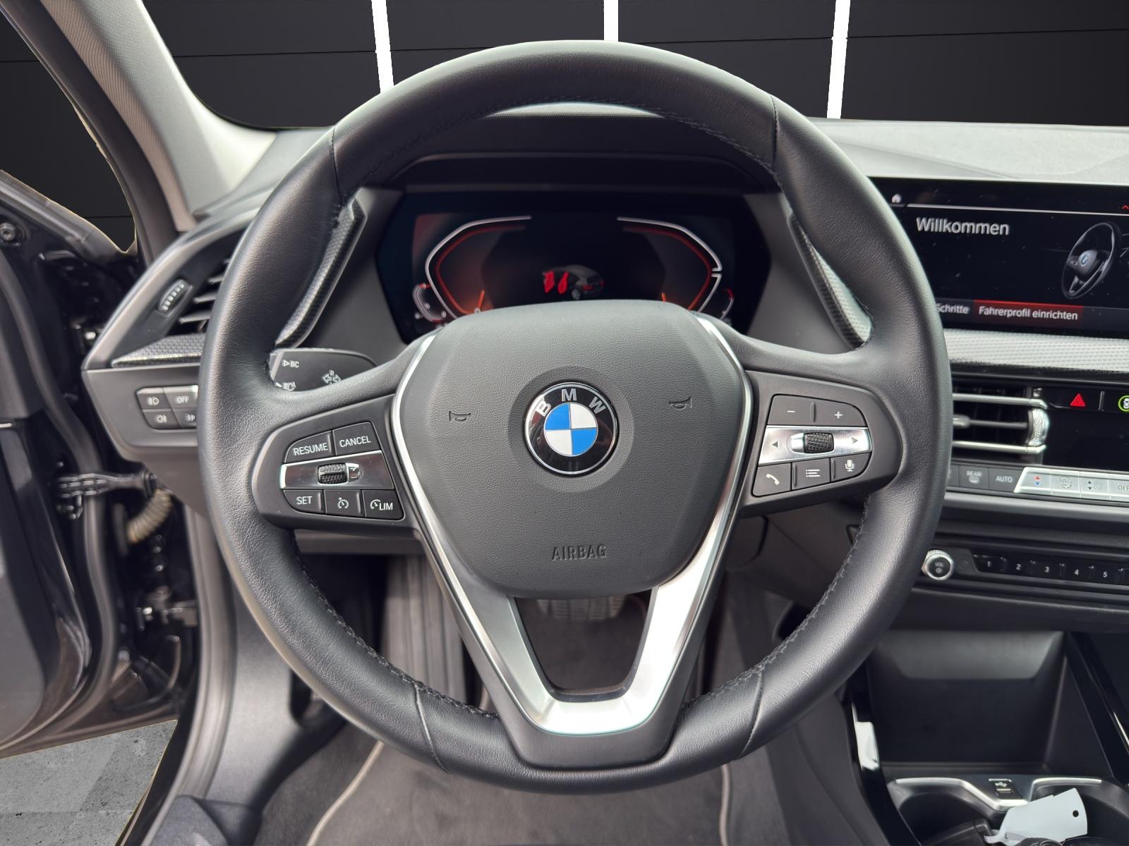 BMW 118i-image-14