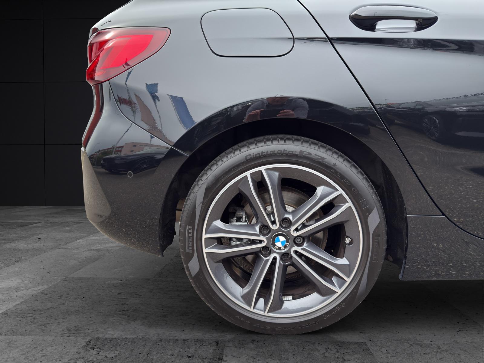 BMW 118i-image-8