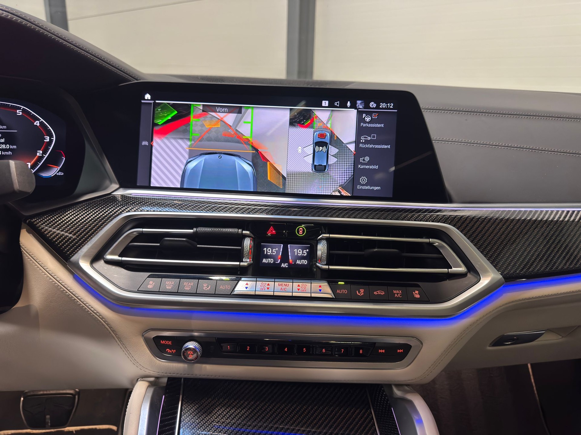 BMW X6 M50i-image-14