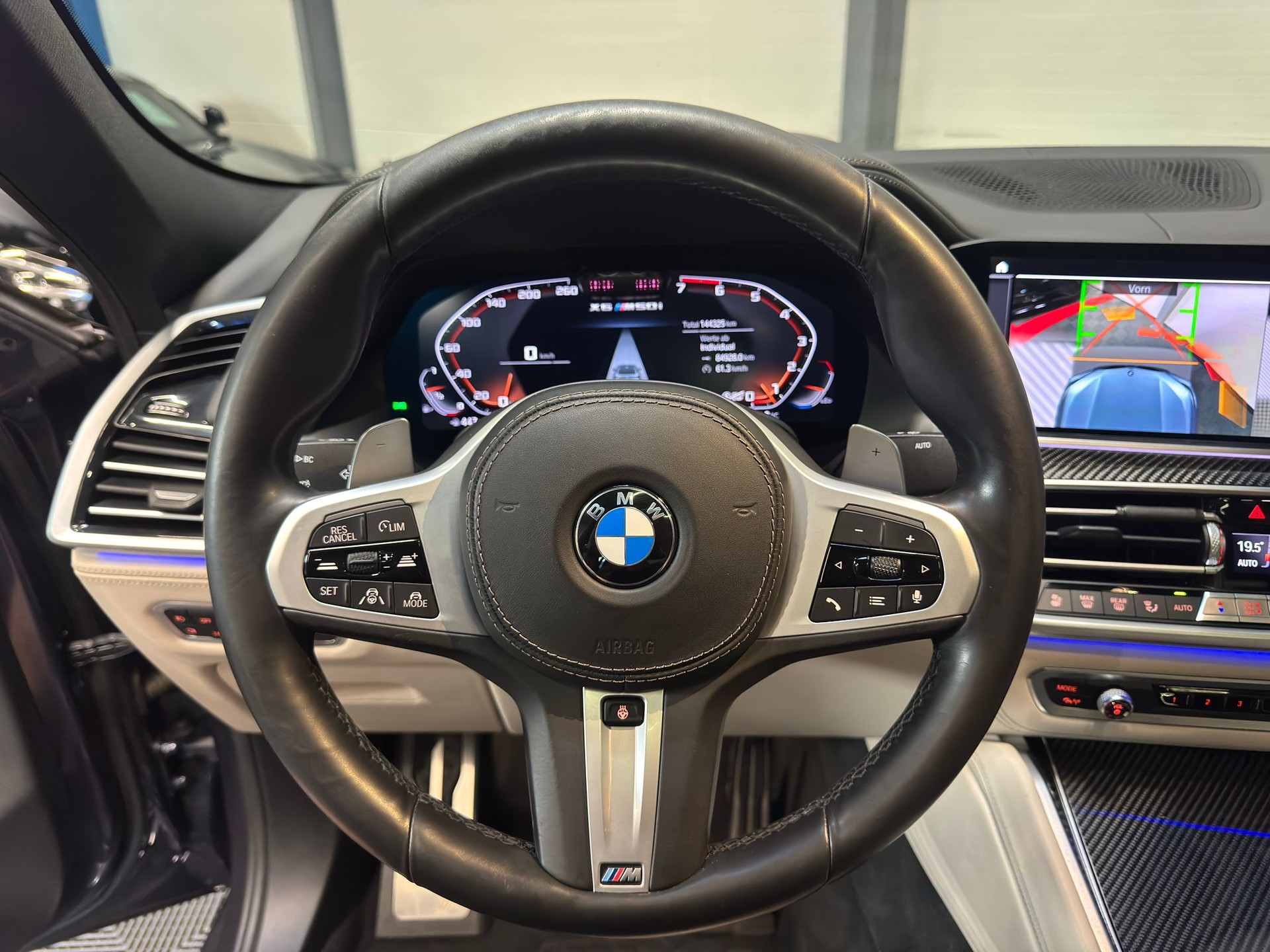 BMW X6 M50i-image-12