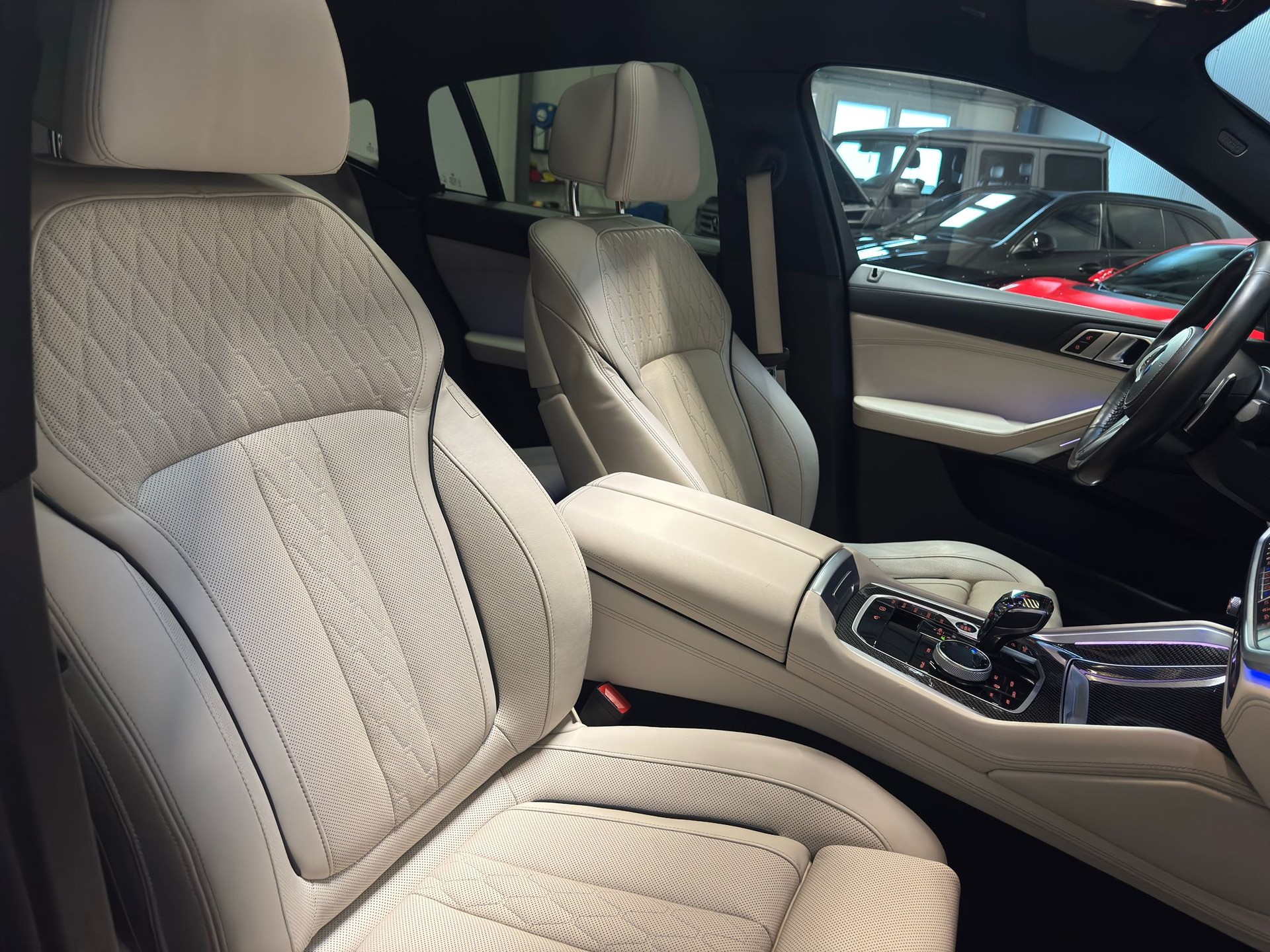BMW X6 M50i-image-8