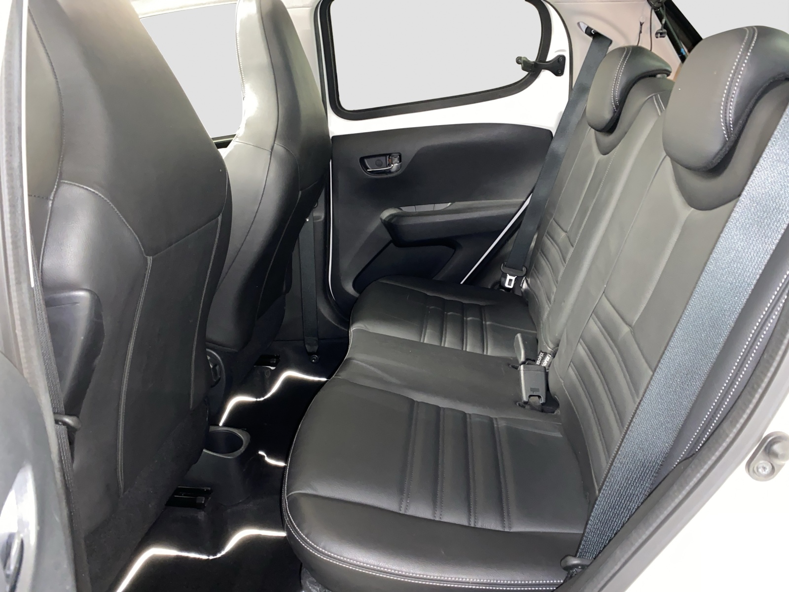 PEUGEOT 108 1.2 PureTech Allure Top-image-11