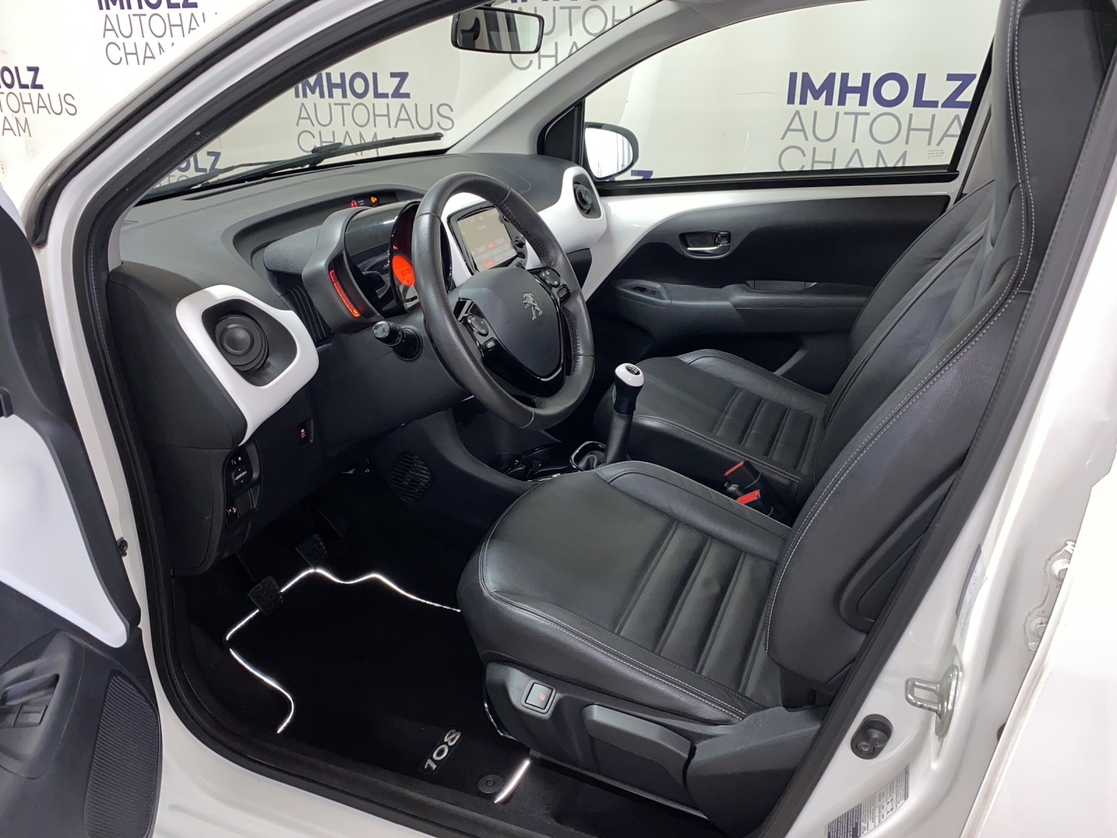 PEUGEOT 108 1.2 PureTech Allure Top-image-15