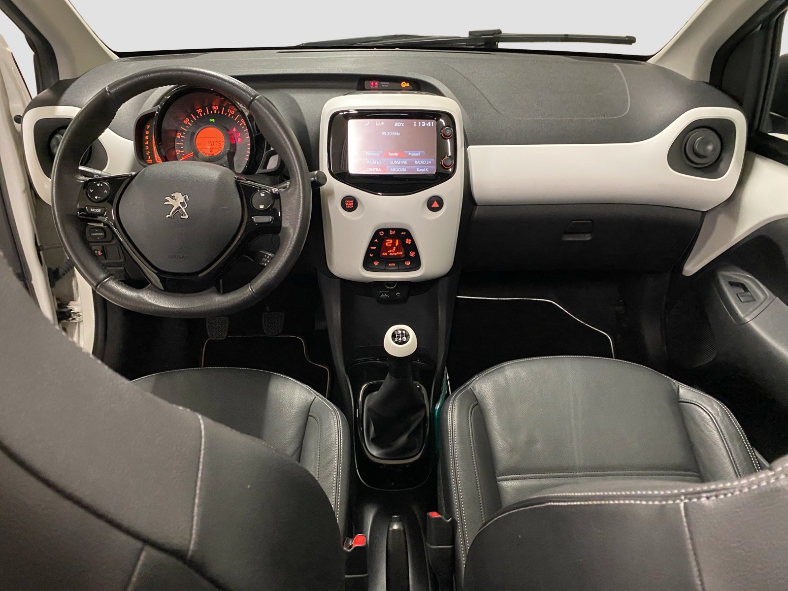 PEUGEOT 108 1.2 PureTech Allure Top-image-10