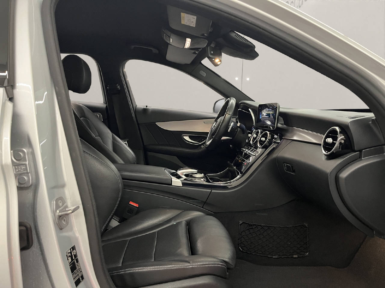 MERCEDES-BENZ C 220 d AMG Line 4matic-image-13