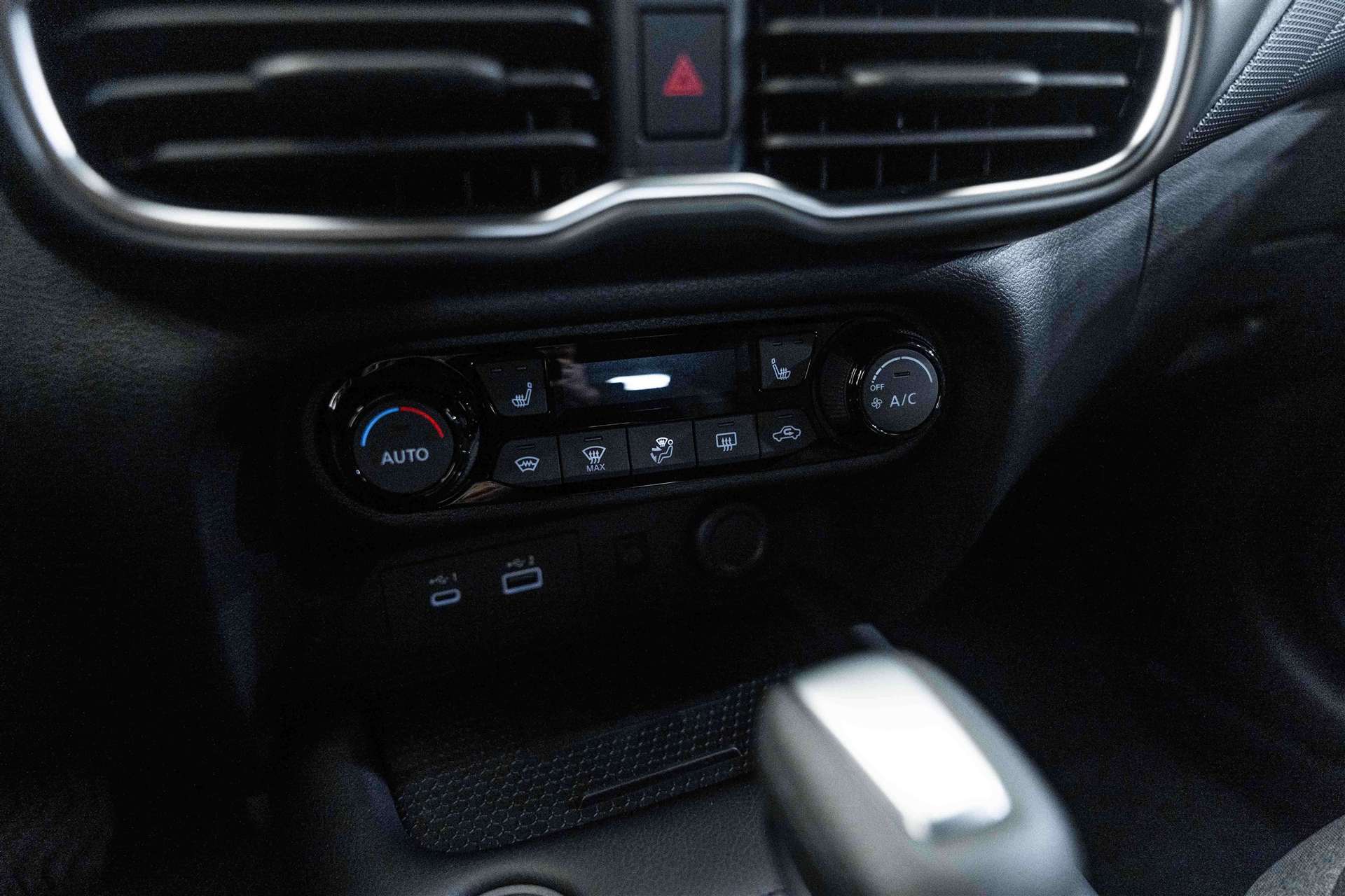NISSAN Juke 1.0 DIG-T N-Connecta DCT-Automat-image-23