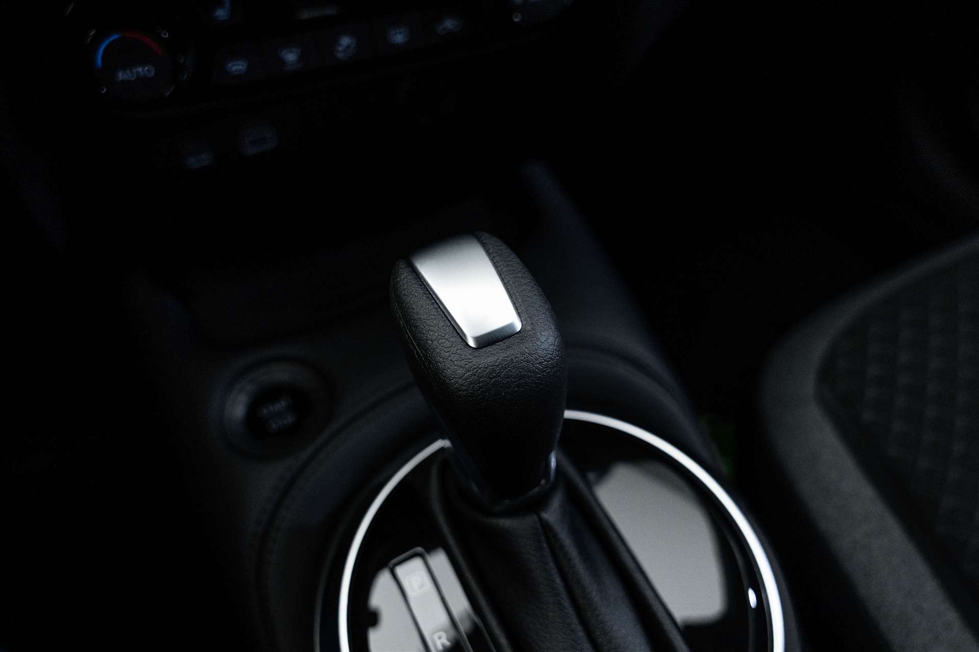 NISSAN Juke 1.0 DIG-T N-Connecta DCT-Automat-image-24