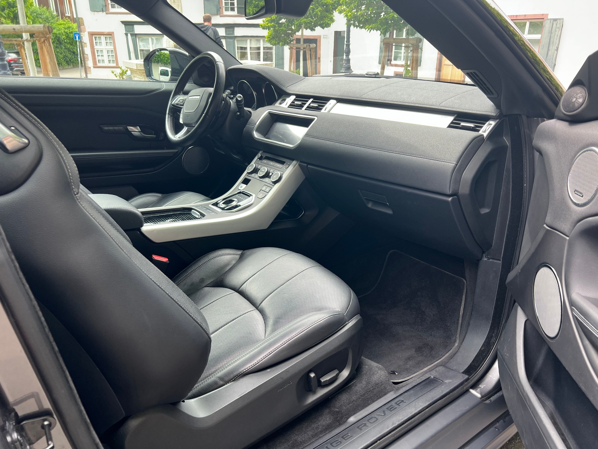 LAND ROVER 2.0 TD4 SE Dynamic-image-9
