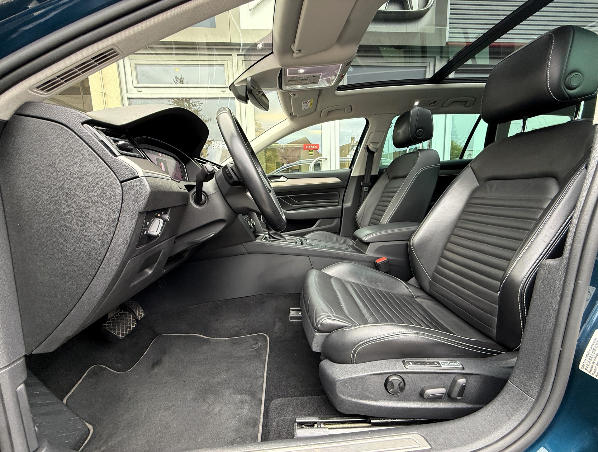 VW Passat 2.0 TDI BMT Elegance 4Motion DSG-image-12