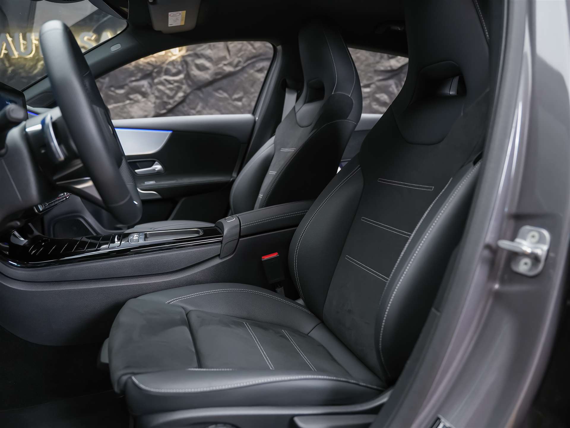 MERCEDES-BENZ A 200 Night Star AMG Line *Werksgarantie*Abstandsregler*-image-9