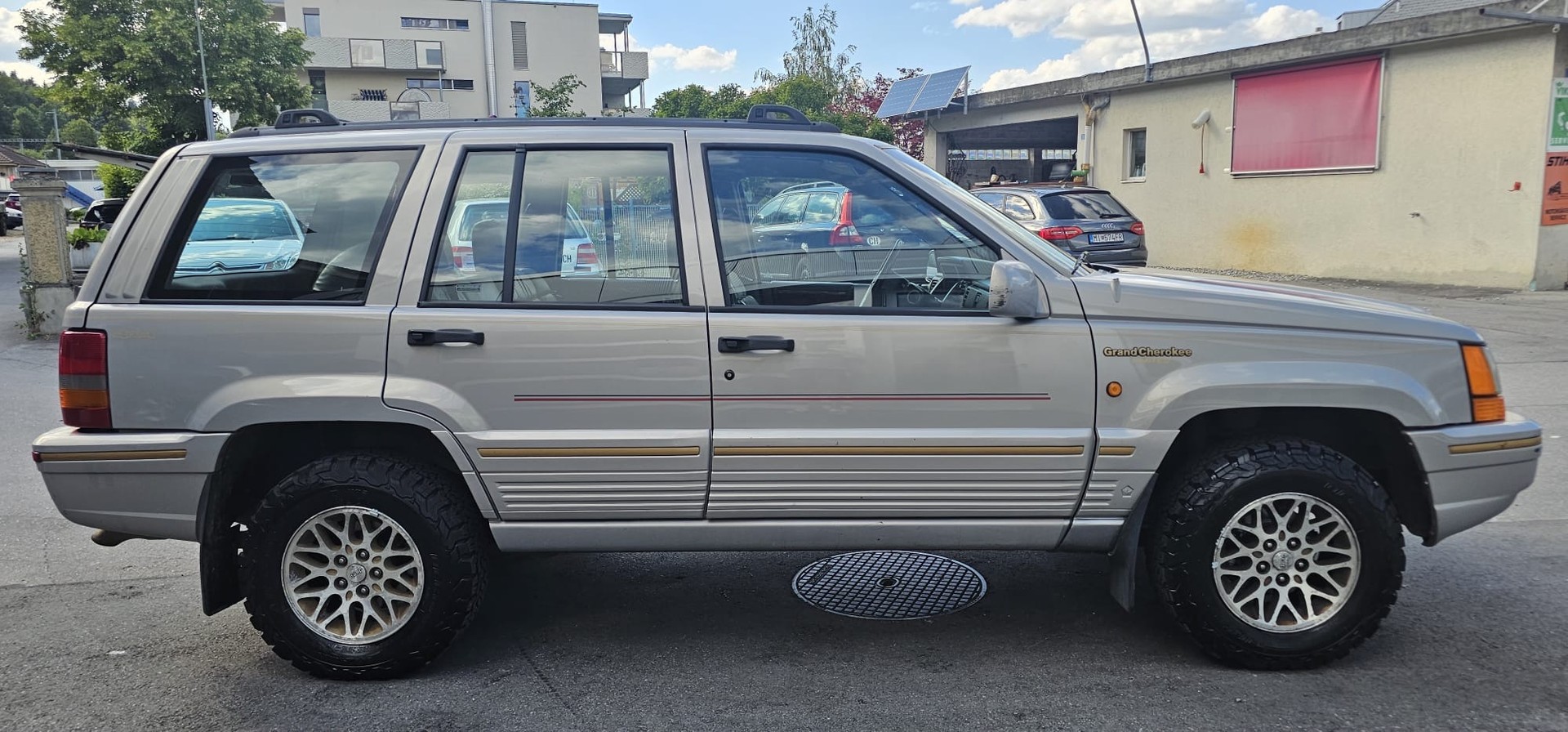 JEEP Grand Cherokee 5.2 Limited Automatic-image-4