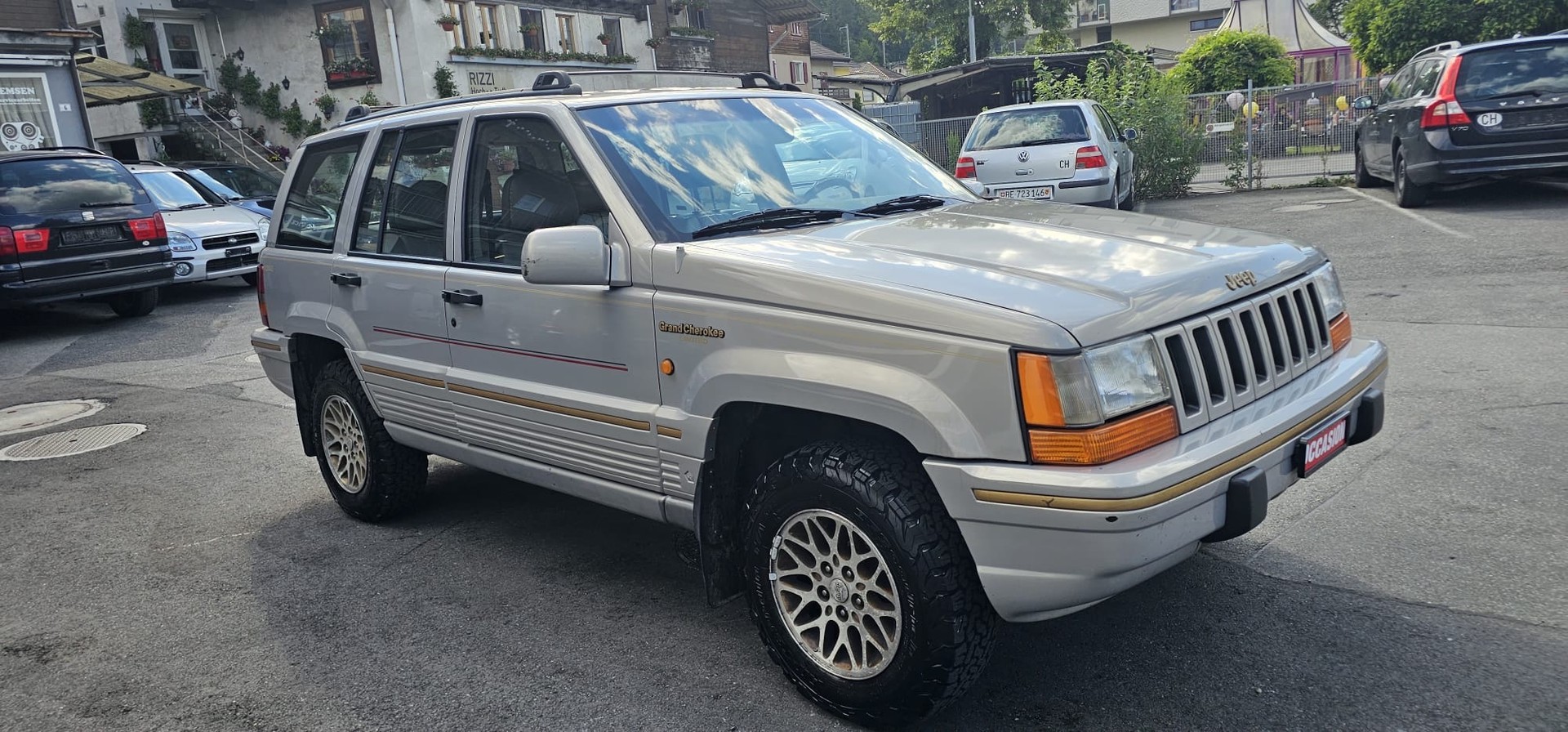 JEEP Grand Cherokee 5.2 Limited Automatic-image-2
