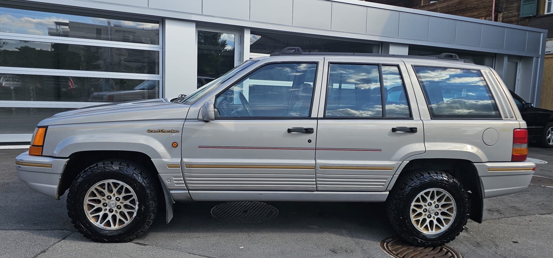 JEEP Grand Cherokee 5.2 Limited Automatic-image-3