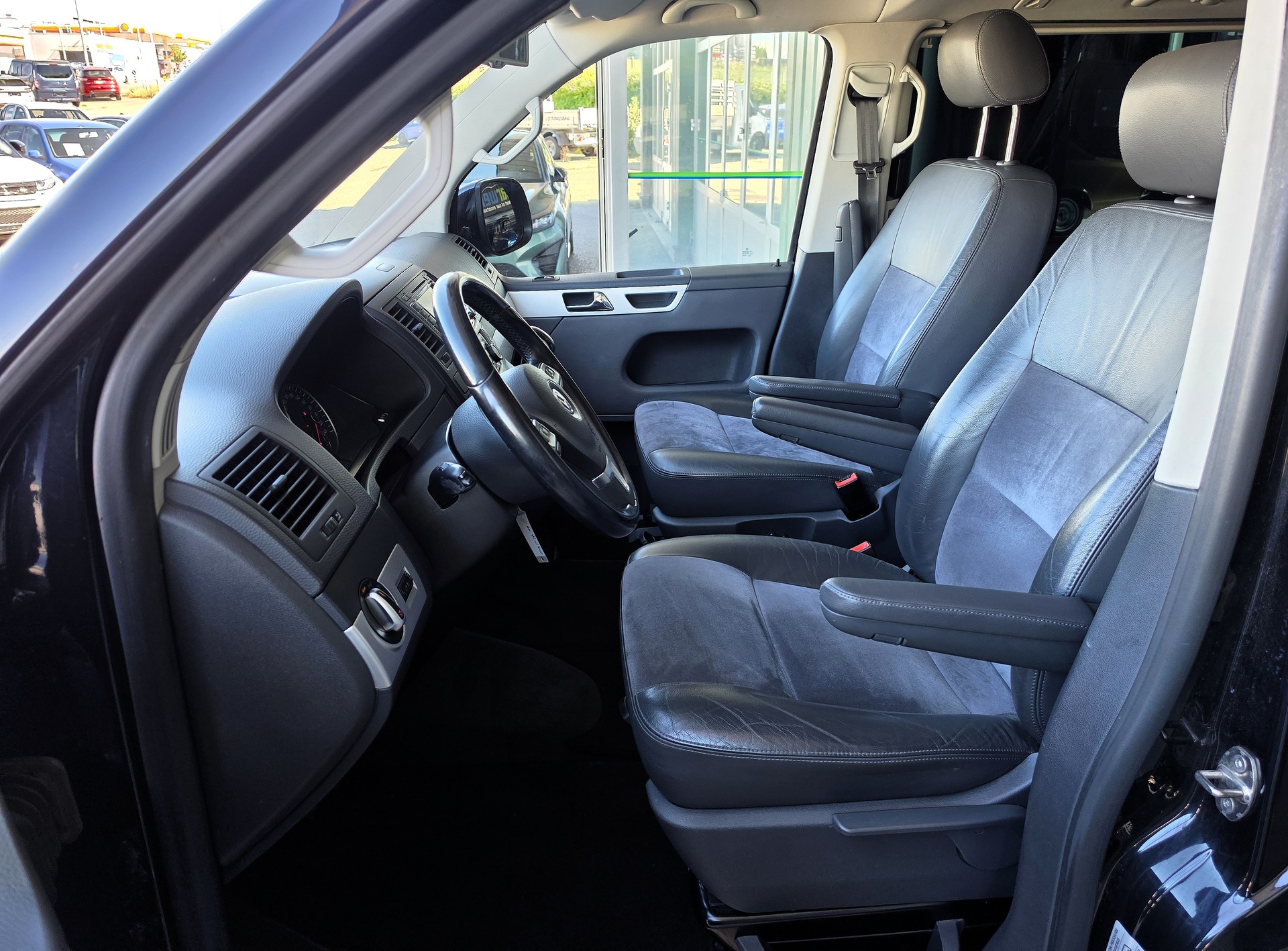 VW T5 Multivan 2.0 TDI 180 Highline DSG 4Motion-image-11