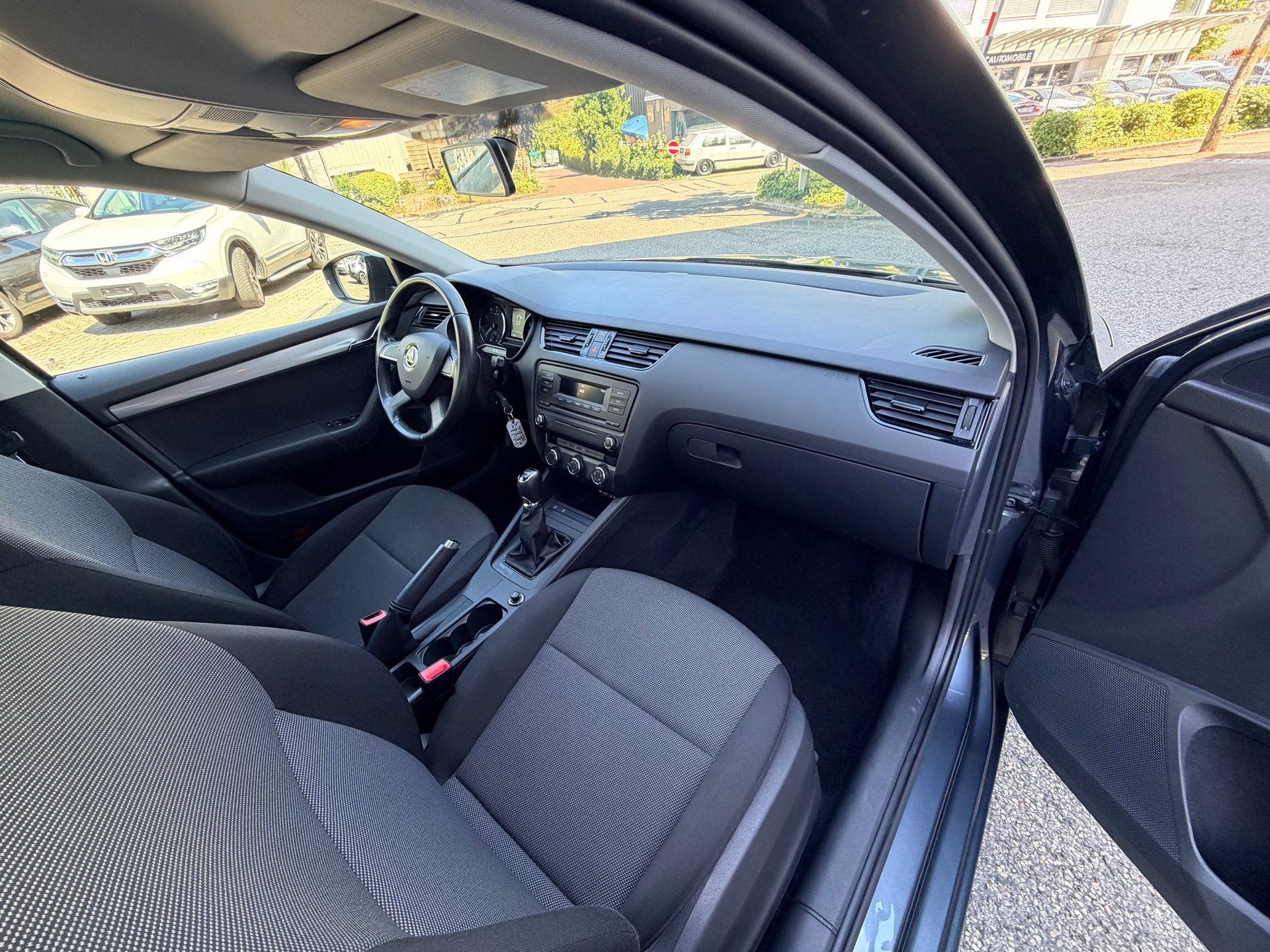 SKODA Octavia Combi 1.2 TSI Ambition-image-8
