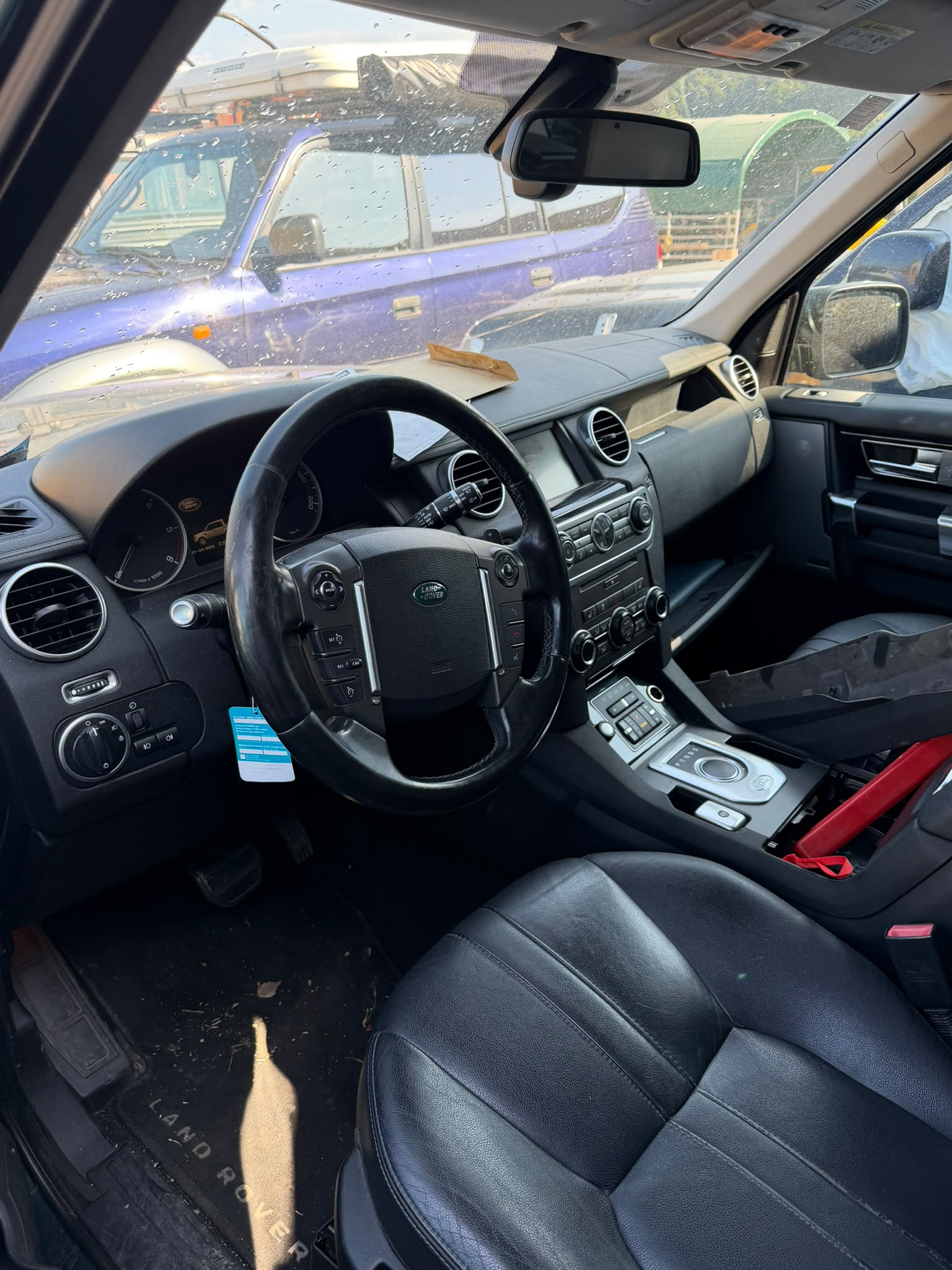 LAND ROVER Discovery 3.0 SDV6 HSE Automatic-image-4
